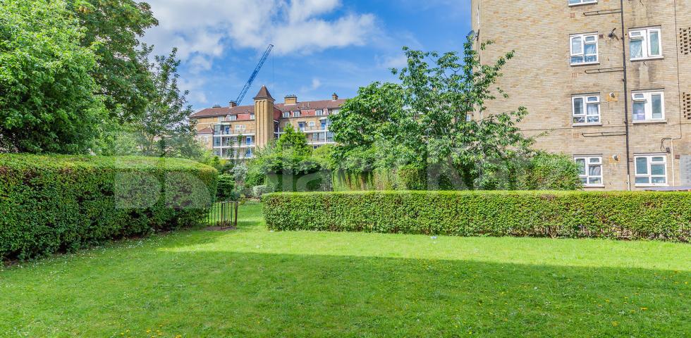 			LARGE 3 / 4 BEDROOM BY GREAT PORTLAND STREET!, 4 Bedroom, 1 bath, 1 reception Flat			 Augustus Street, CAMDEN / REGENTS PARK 